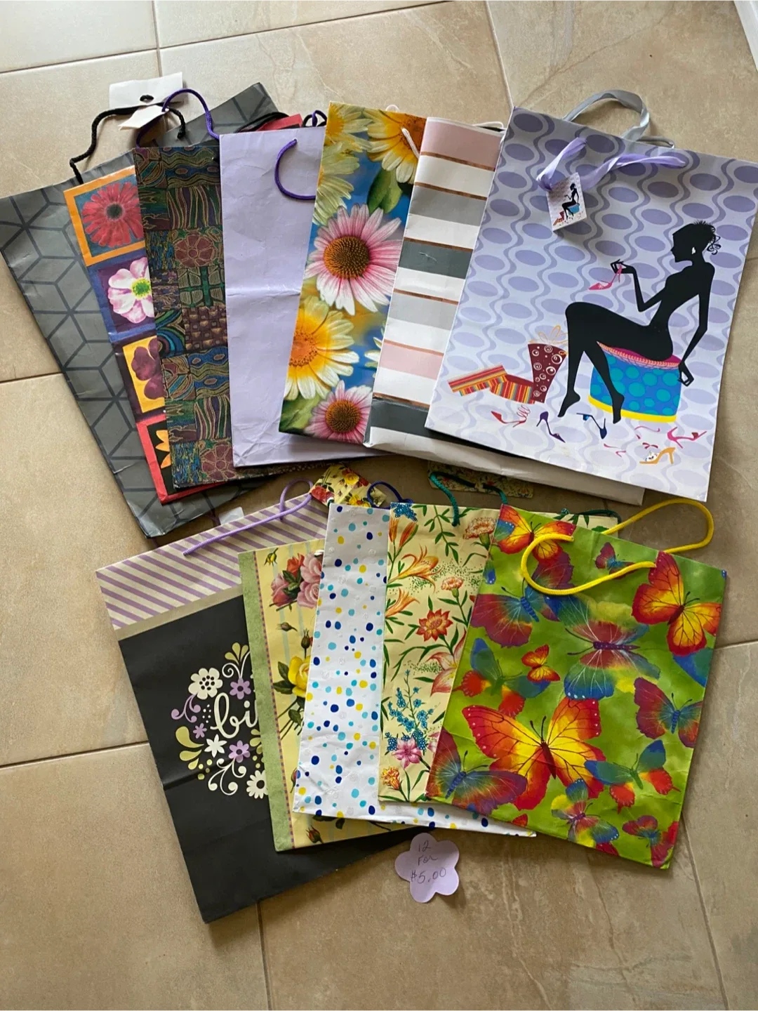 12 Gift Bags - Assorted Designs image indicator(2)