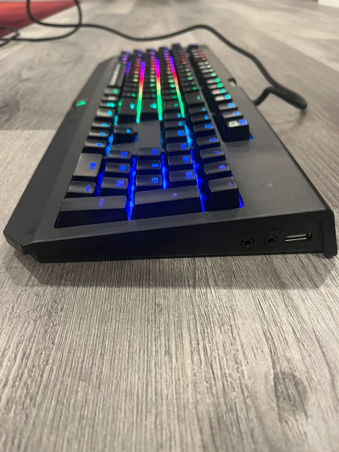 Razer BlackWidow Chroma Mechanical Keyboard image indicator(2)