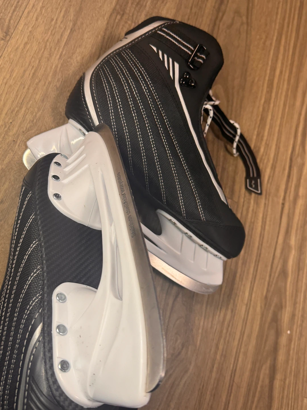 Vickerey Ice Hockey Skates - US Size 8 - photo 4