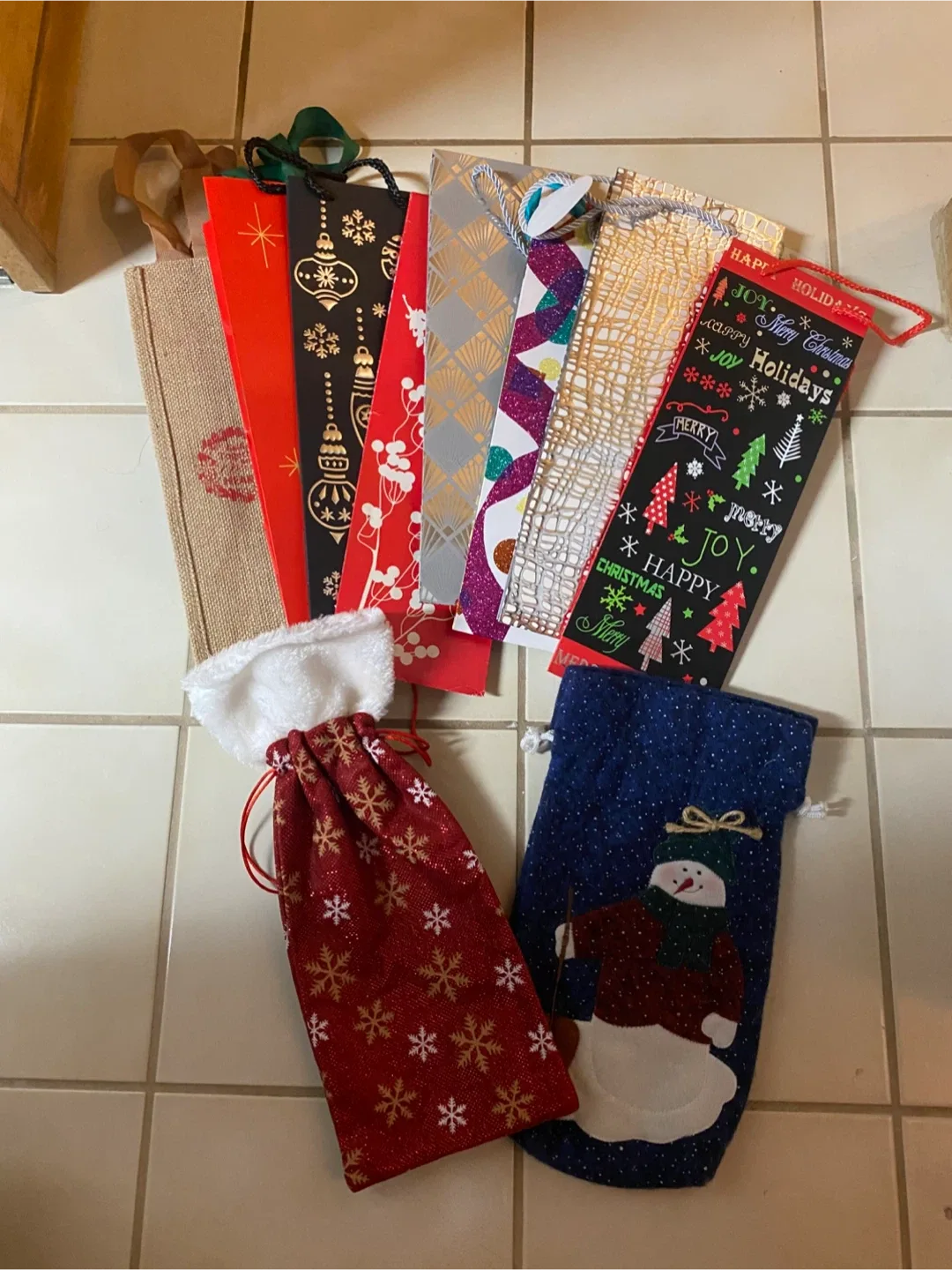 12 Christmas Wine Gift  Bags image indicator(2)