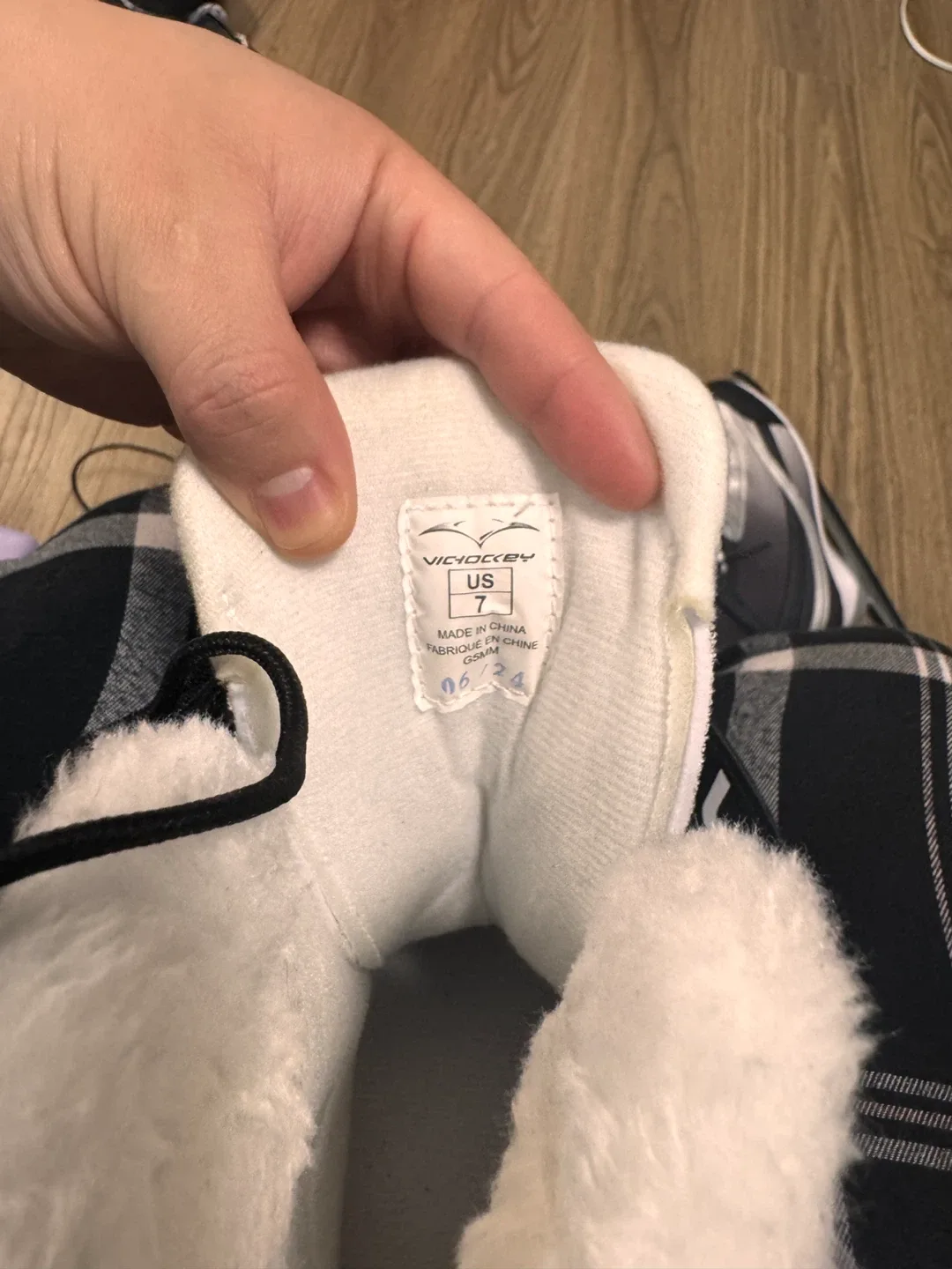 VicioKey Ice Skates - US Size 7 image indicator(2)