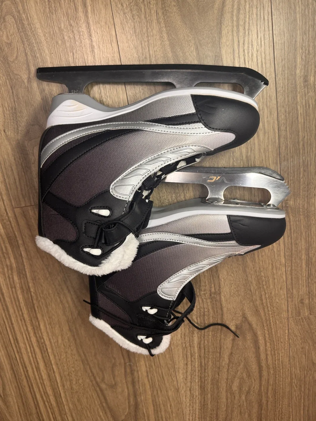 VicioKey Ice Skates - US Size 7 image indicator(5)