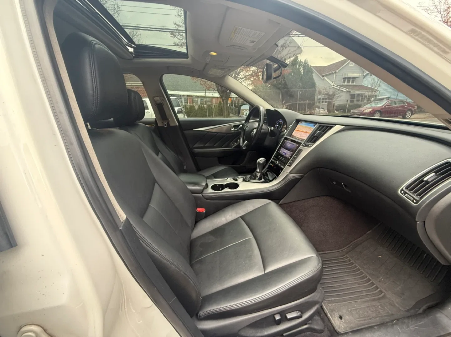 2015 Infiniti Q50 Sedan - White image indicator(6)