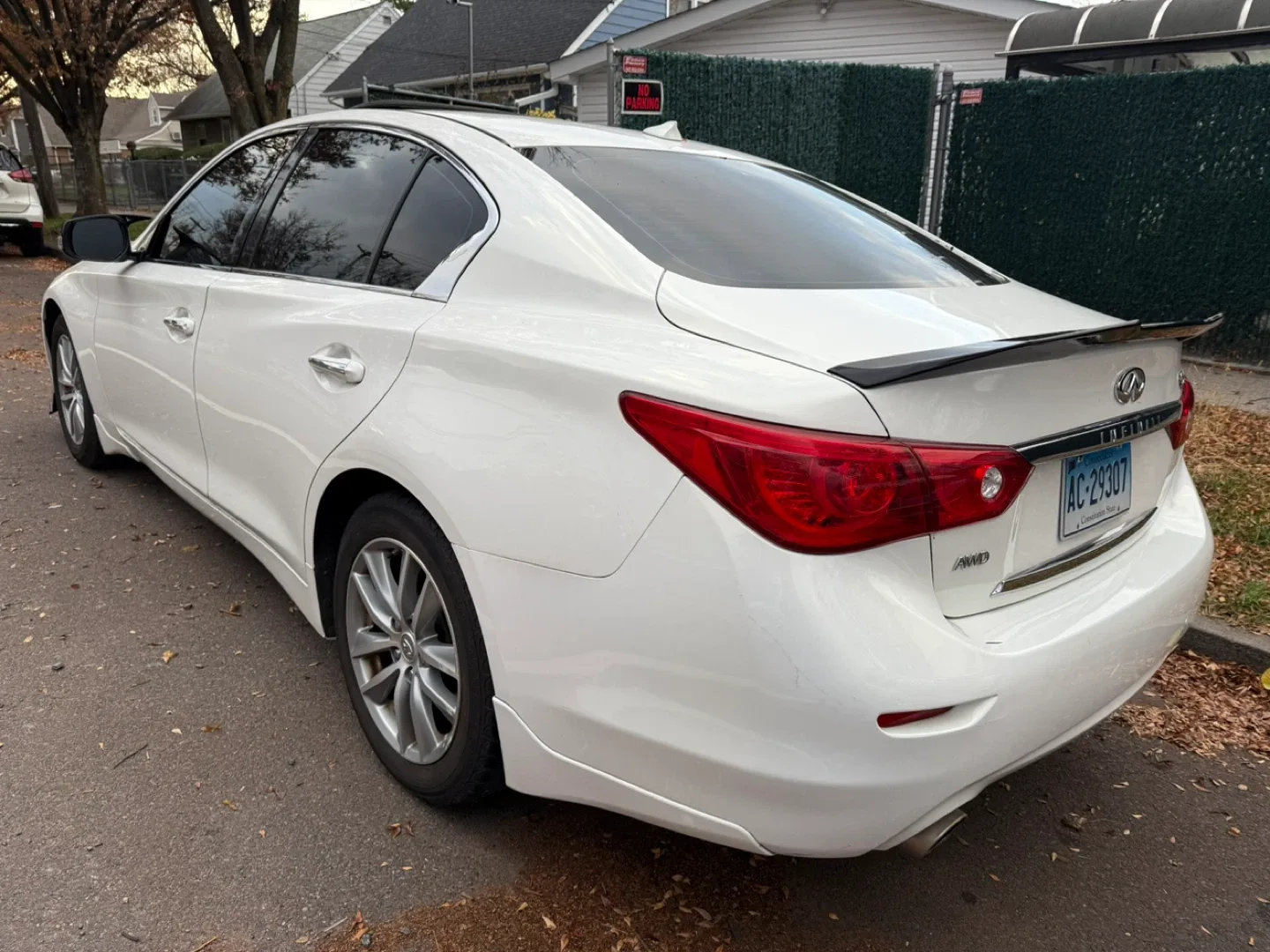 2015 Infiniti Q50 Sedan - White image indicator(4)