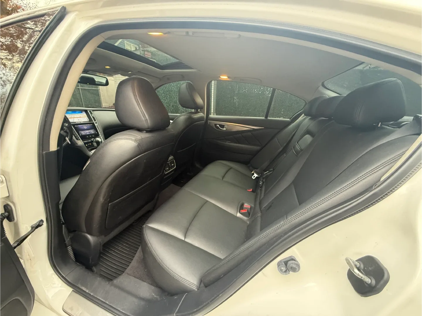 2015 Infiniti Q50 Sedan - White image indicator(7)