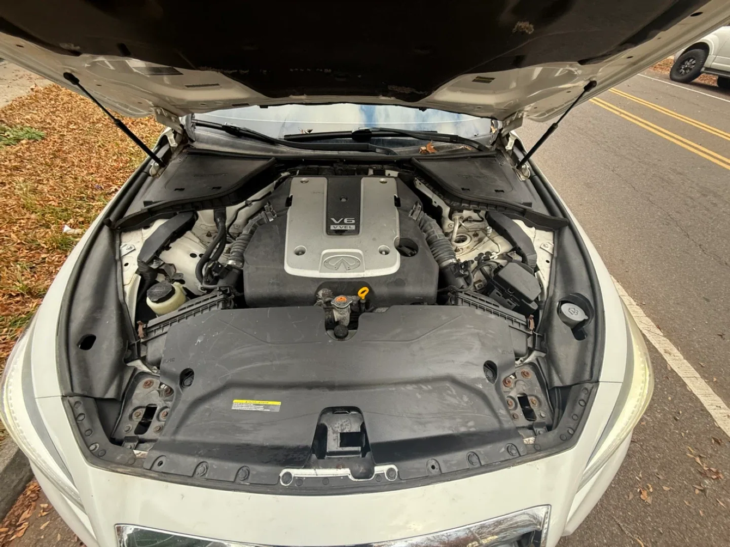 2015 Infiniti Q50 Sedan - White image indicator(10)