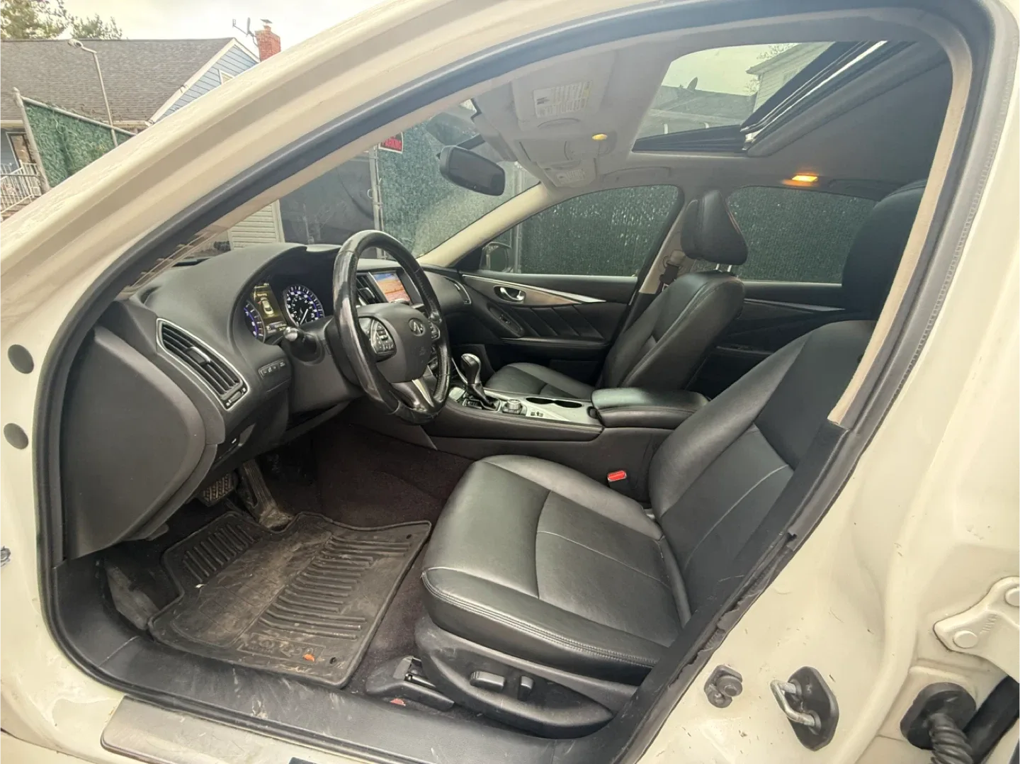 2015 Infiniti Q50 Sedan - White image indicator(8)