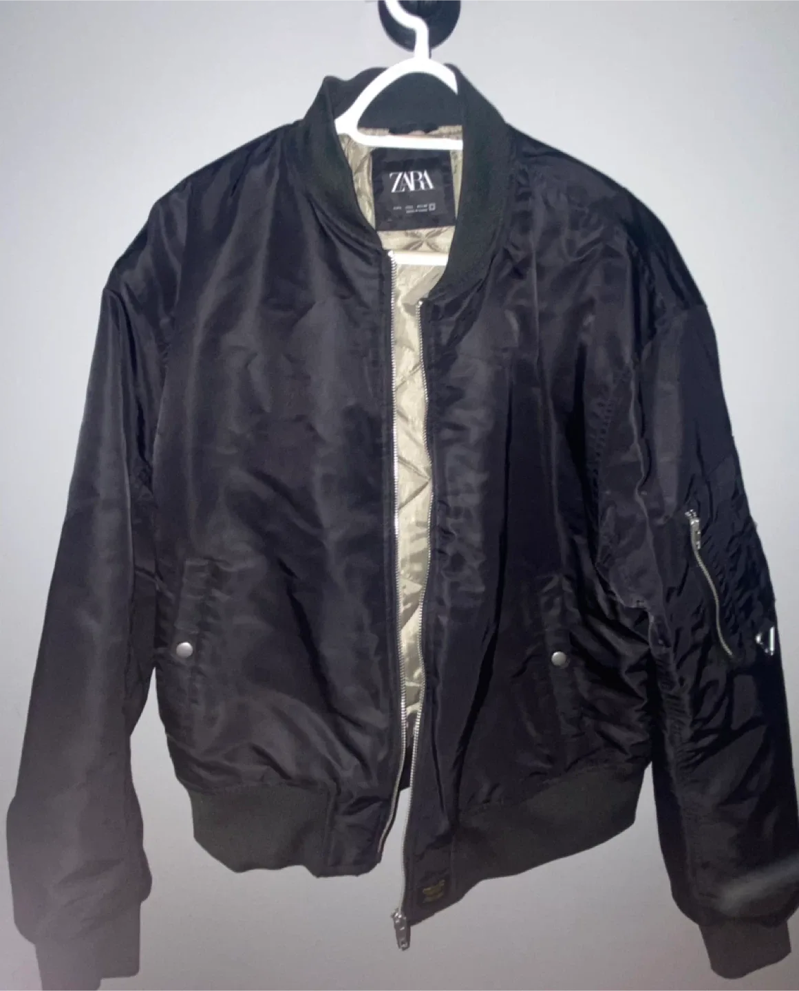 ZARA Men’s Black Padded Bomber Jacket image indicator(5)