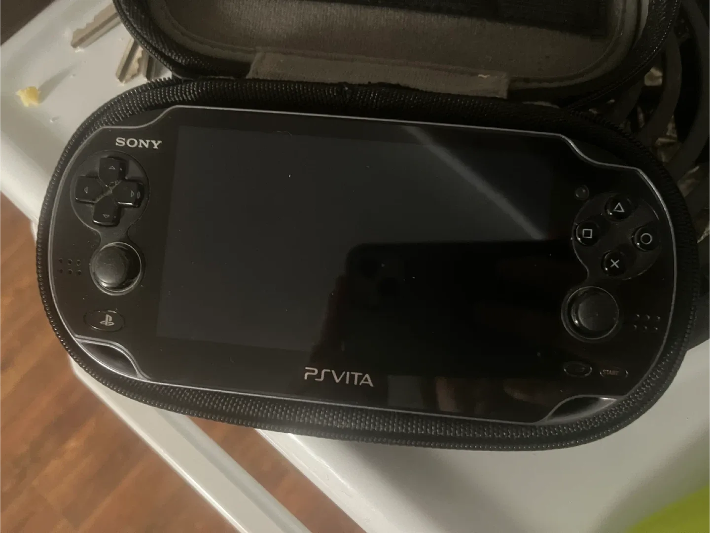 PS Vita with games and case image indicator(7)