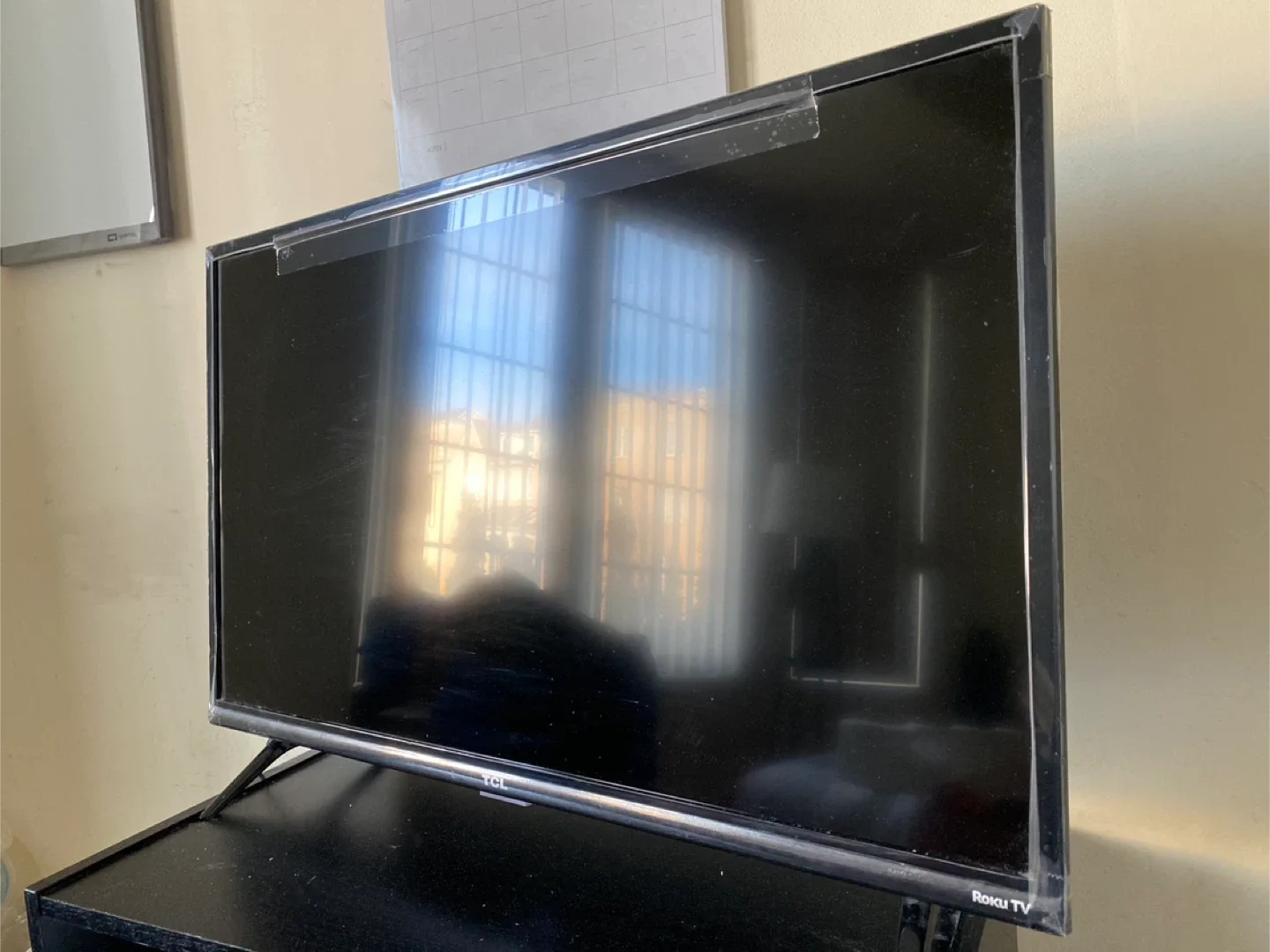 “32 TCL Roku Smart TV, 1080p, 3 HDMI, excellent and ready to use image indicator(3)