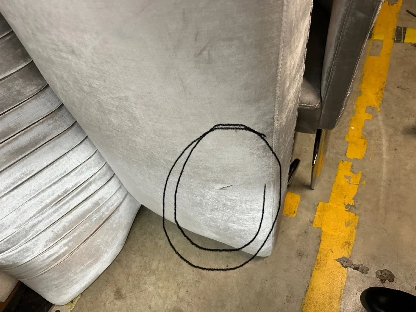 Silver Loveseat must gooo!!!! image indicator(4)