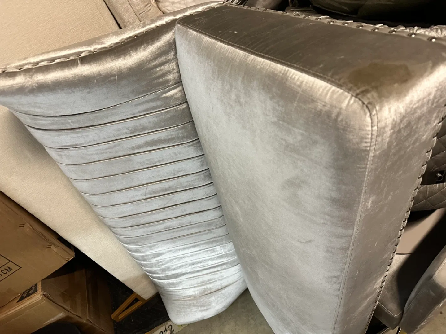 Silver Loveseat must gooo!!!! image indicator(2)