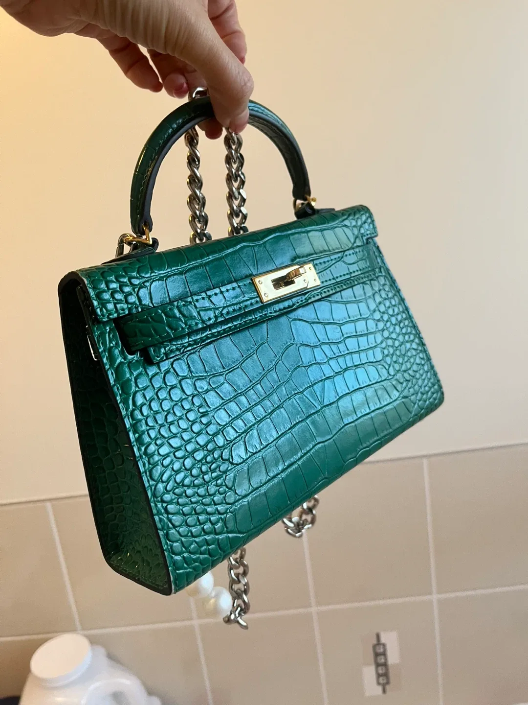 Green Crocodile Embossed Handbag image indicator(2)
