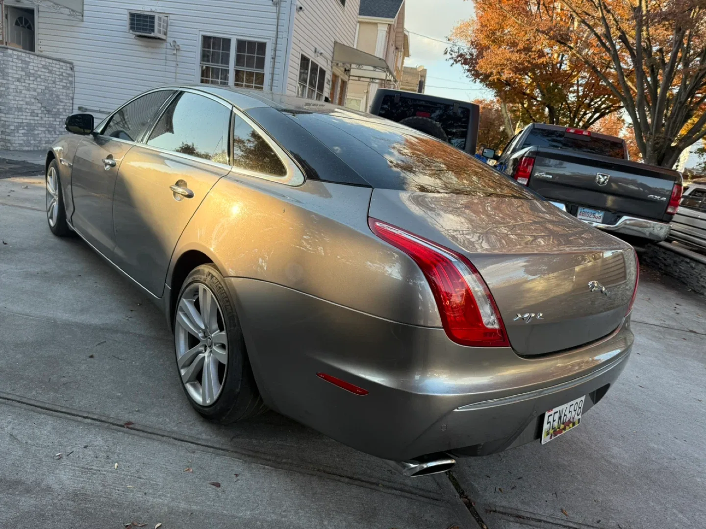 2011 Jaguar XJ-L Sedan - Luxury Car! image indicator(3)