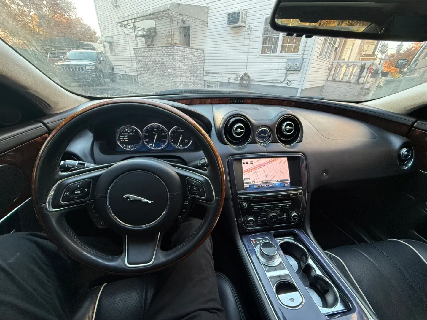 2011 Jaguar XJ-L Sedan - Luxury Car! image indicator(7)