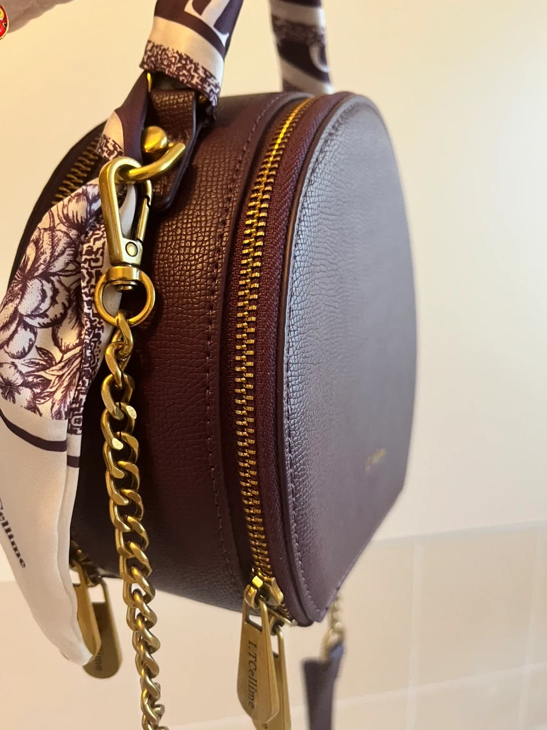 I.T Cellime Round Handbag image indicator(3)