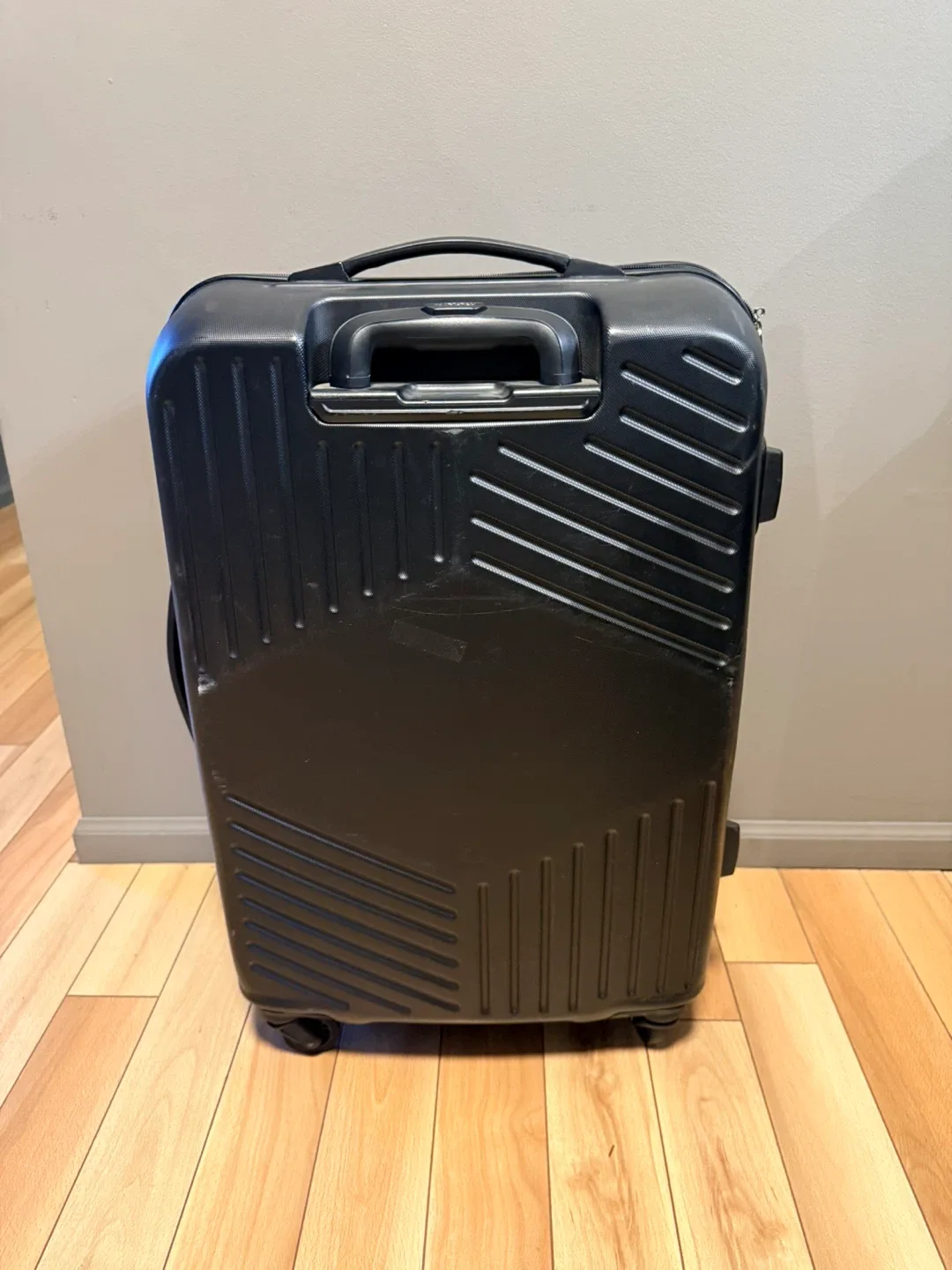 American Tourister Black Hardside Suitcase 26 Inches image indicator(2)