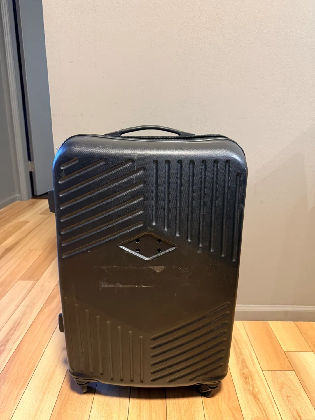 American Tourister Black Hardside Suitcase 26 Inches