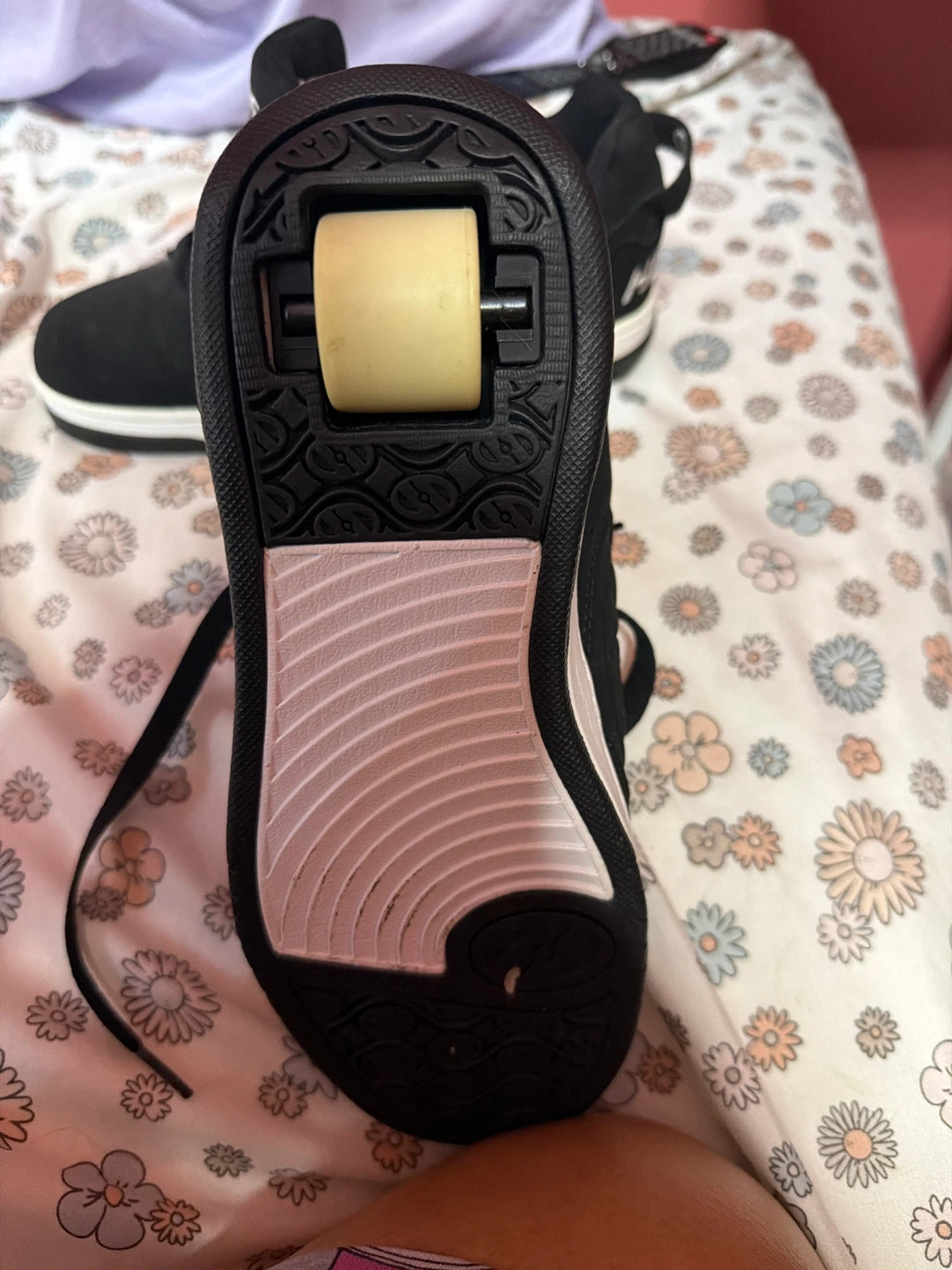 Heelys Roller Shoes - Size 6 - photo 4