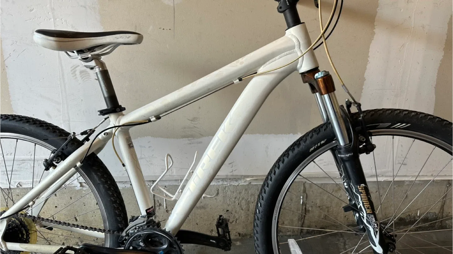 Trek Mountain Bike - 26 inch wheel image indicator(7)