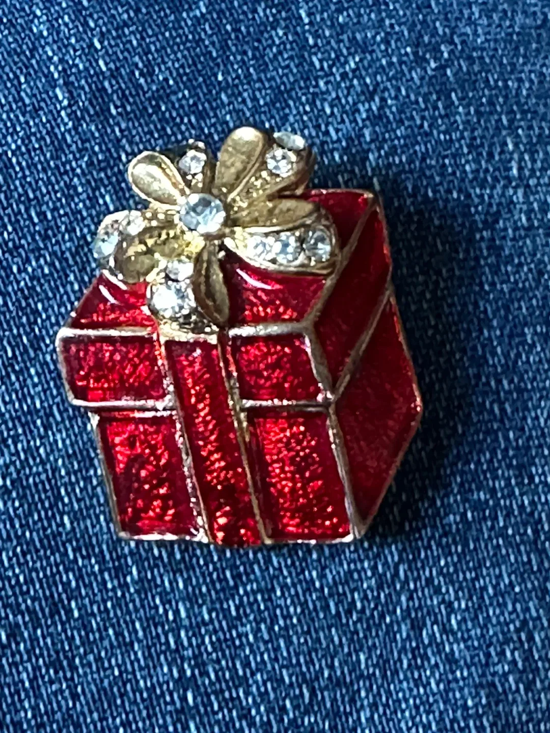 Red Gift Box Brooch with Rhinestones image indicator(4)