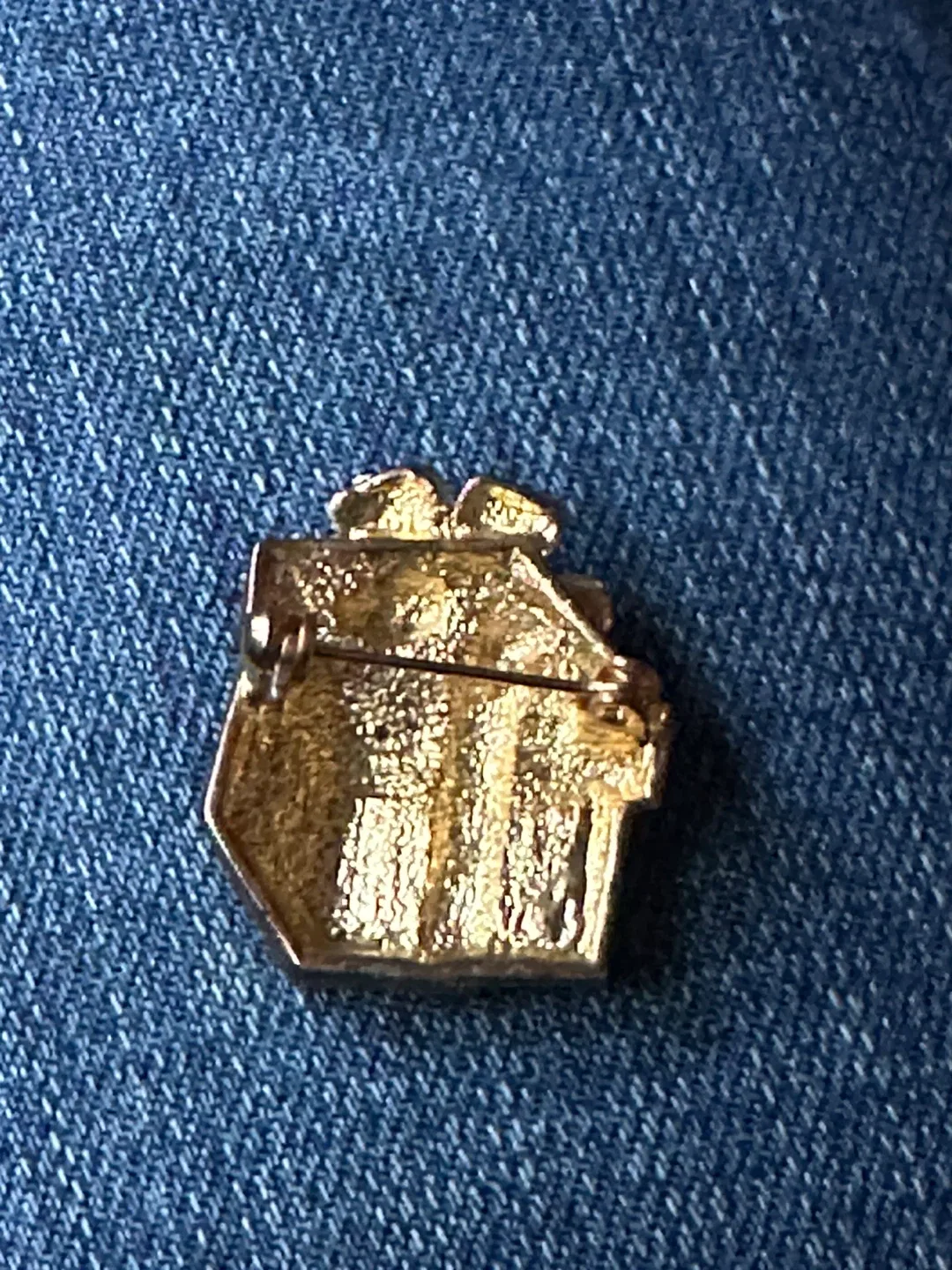 Red Gift Box Brooch with Rhinestones image indicator(2)