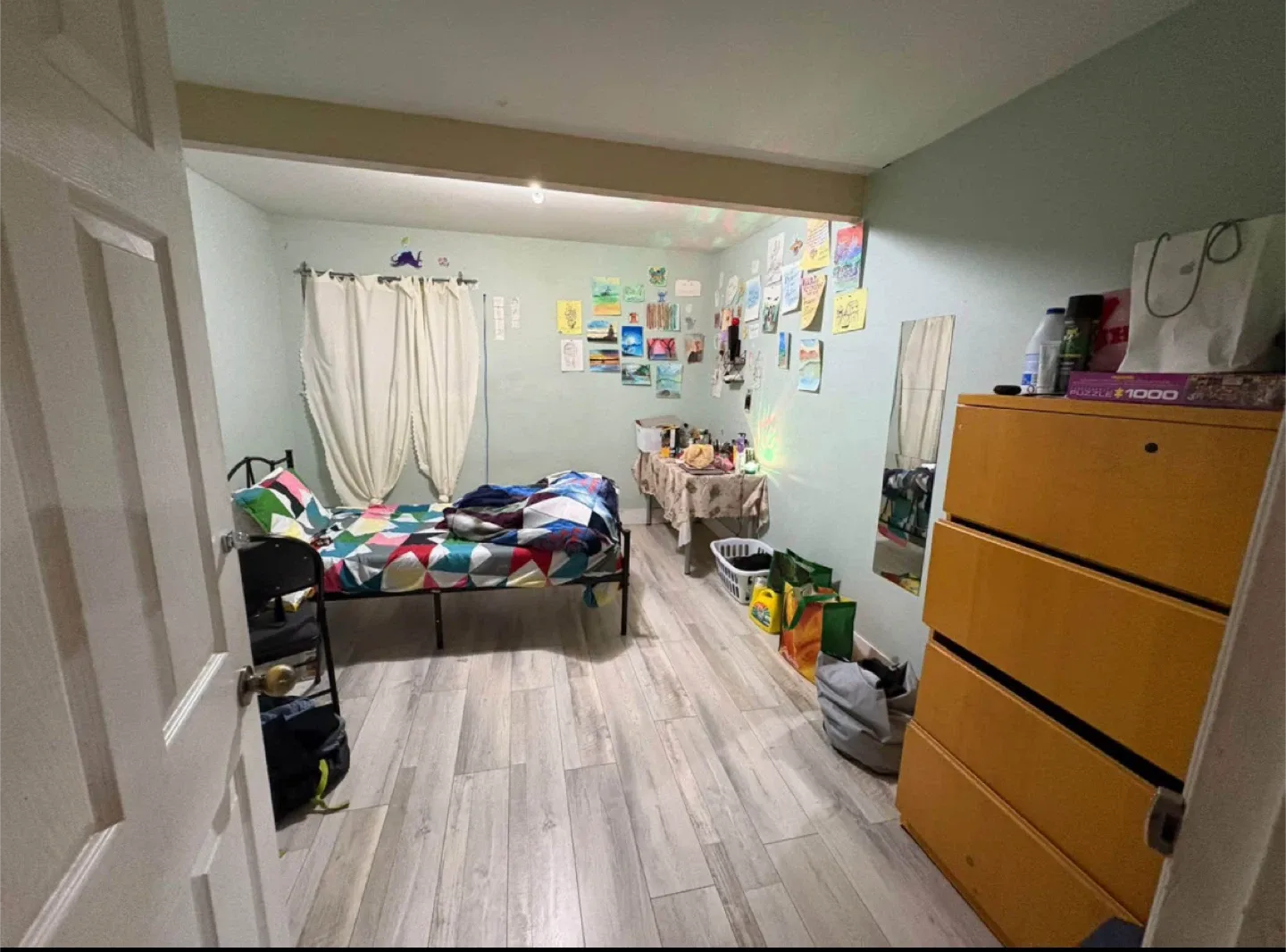 Master Bedroom for rent image indicator(2)