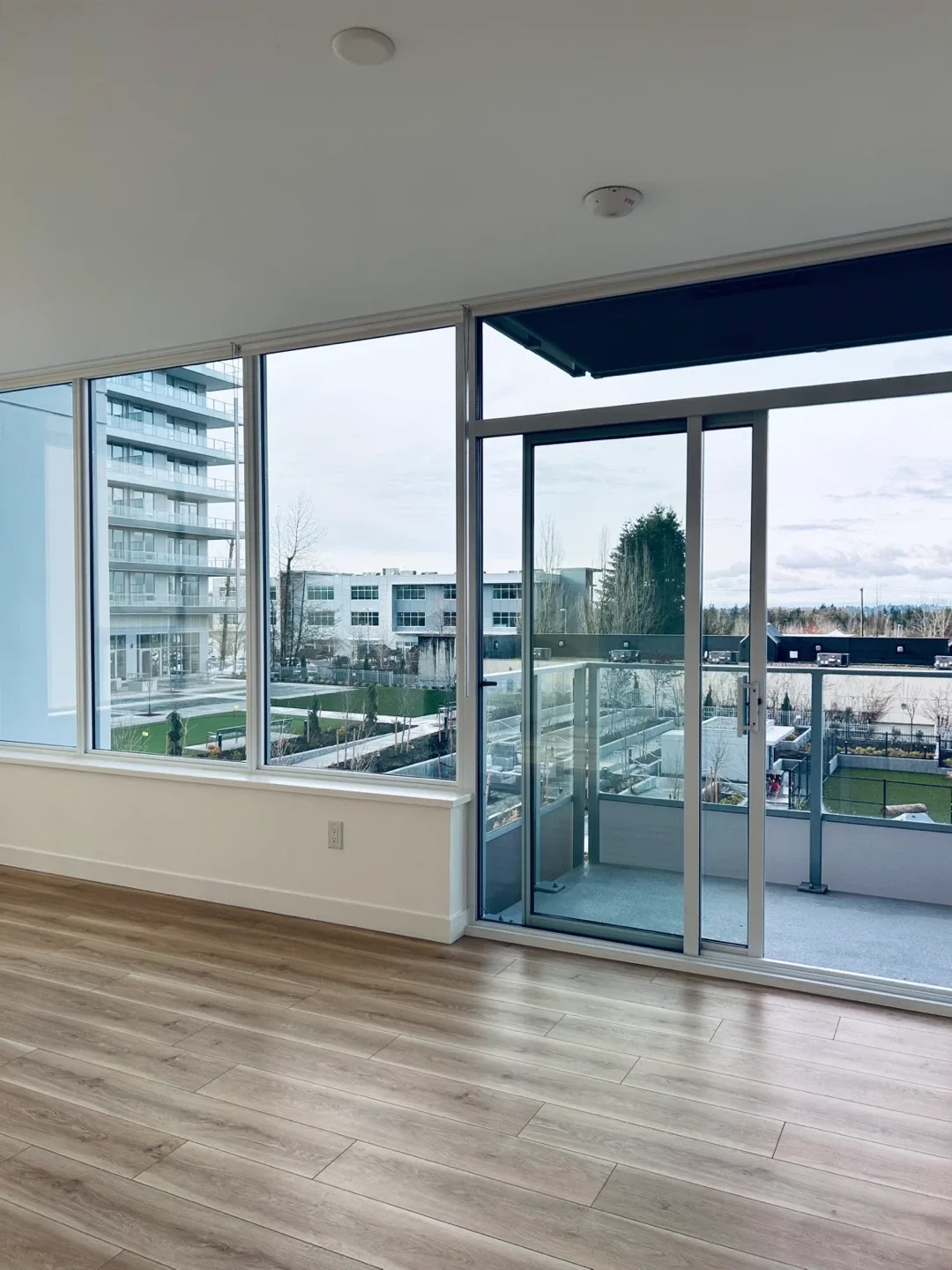 Private Room + den + private bathroom image indicator(5)