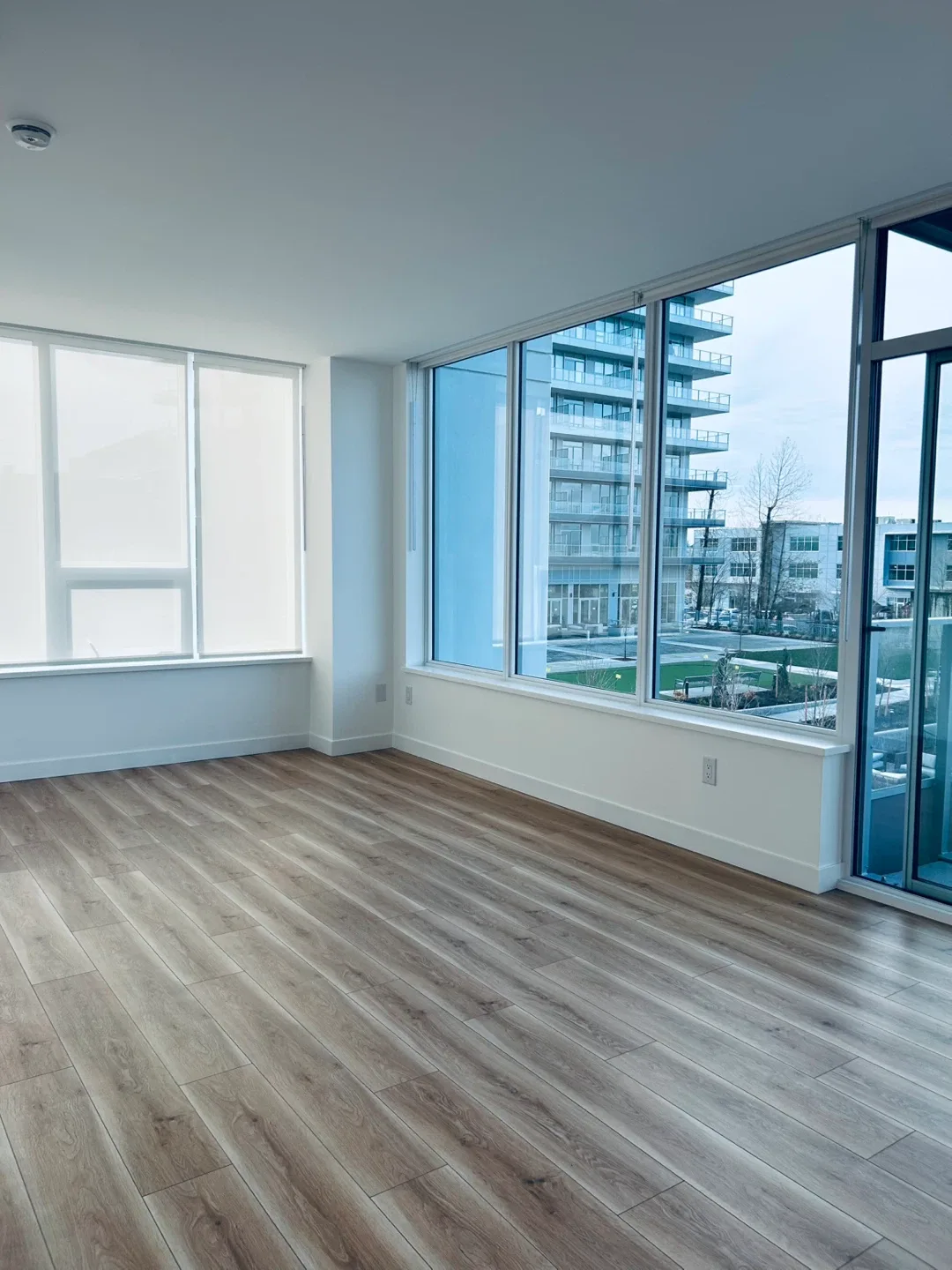 Private Room + den + private bathroom image indicator(4)