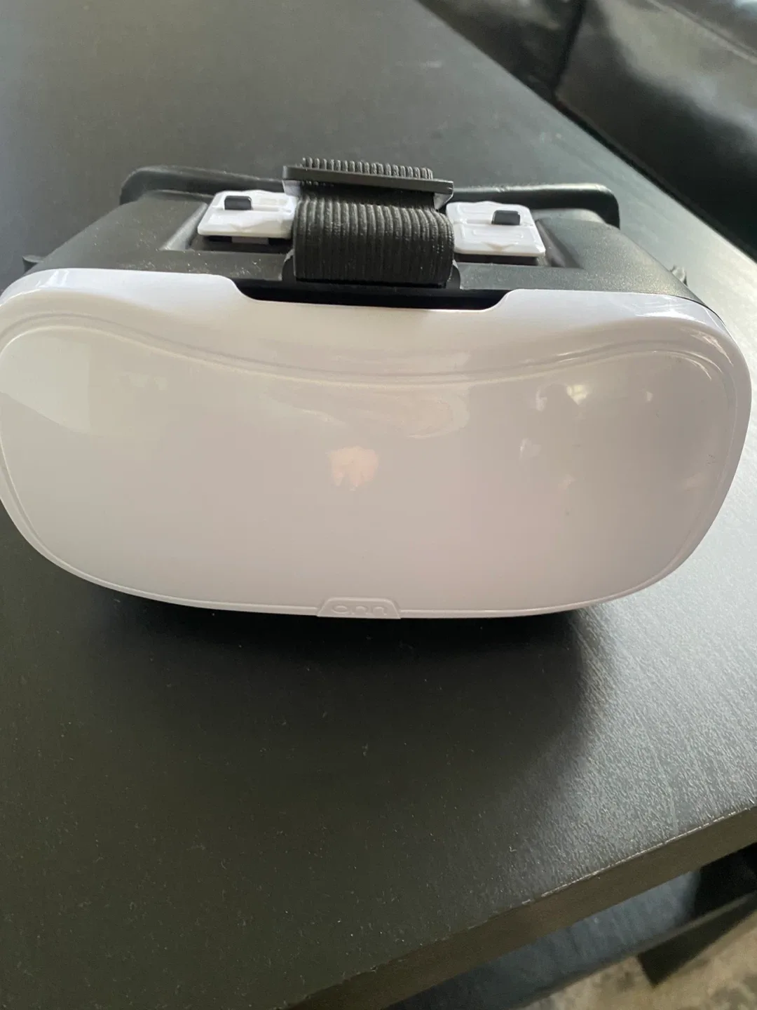 VR-Smartphone Headset- Black & White