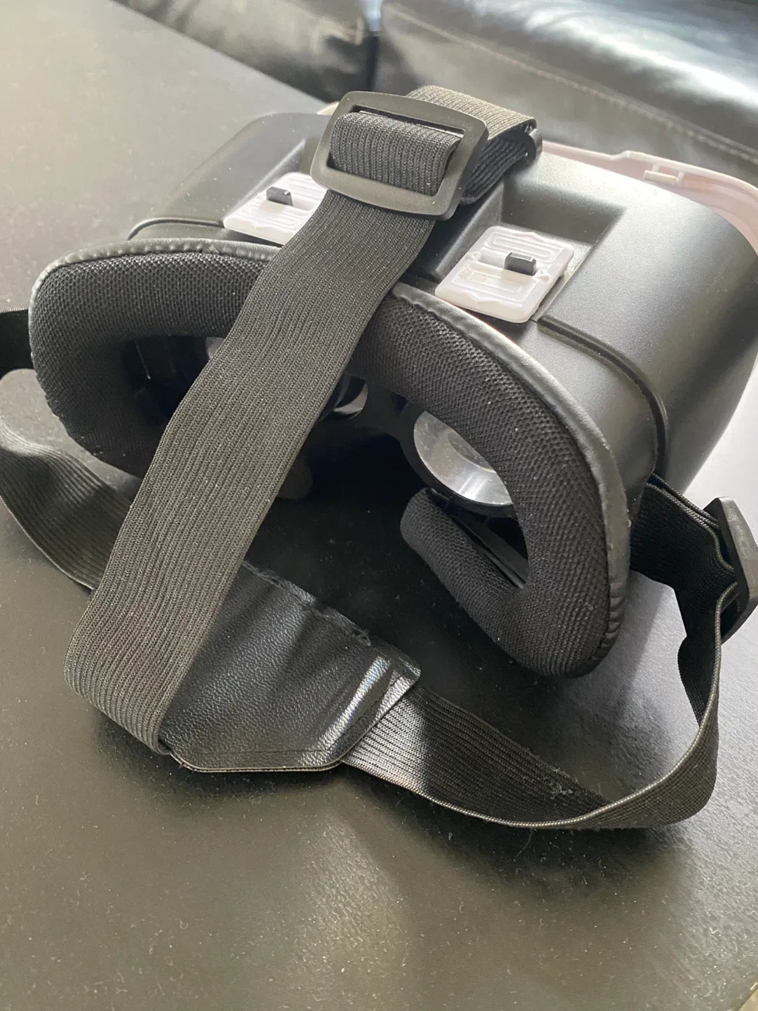 VR-Smartphone Headset- Black & White image indicator(4)