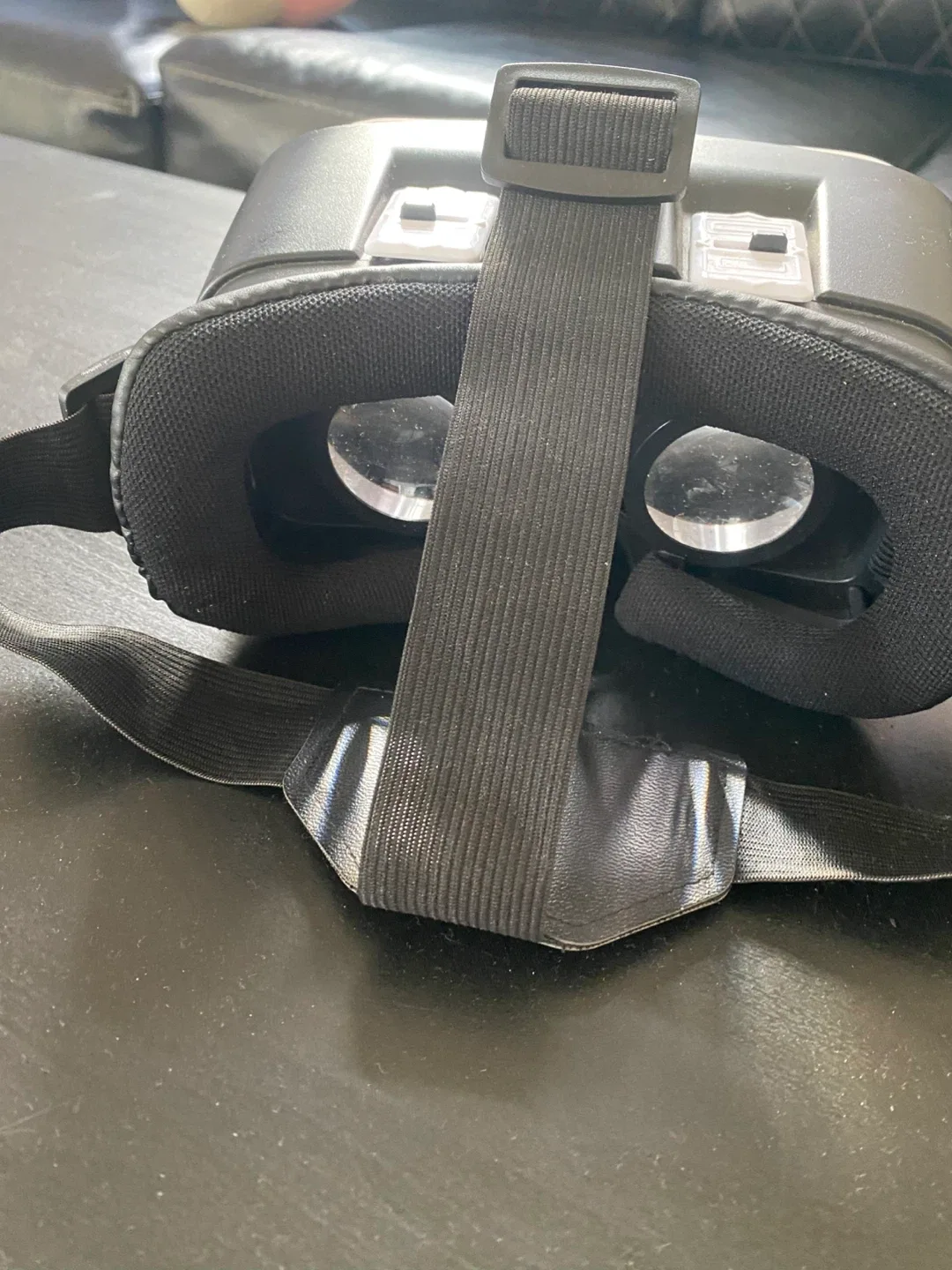 VR-Smartphone Headset- Black & White image indicator(3)