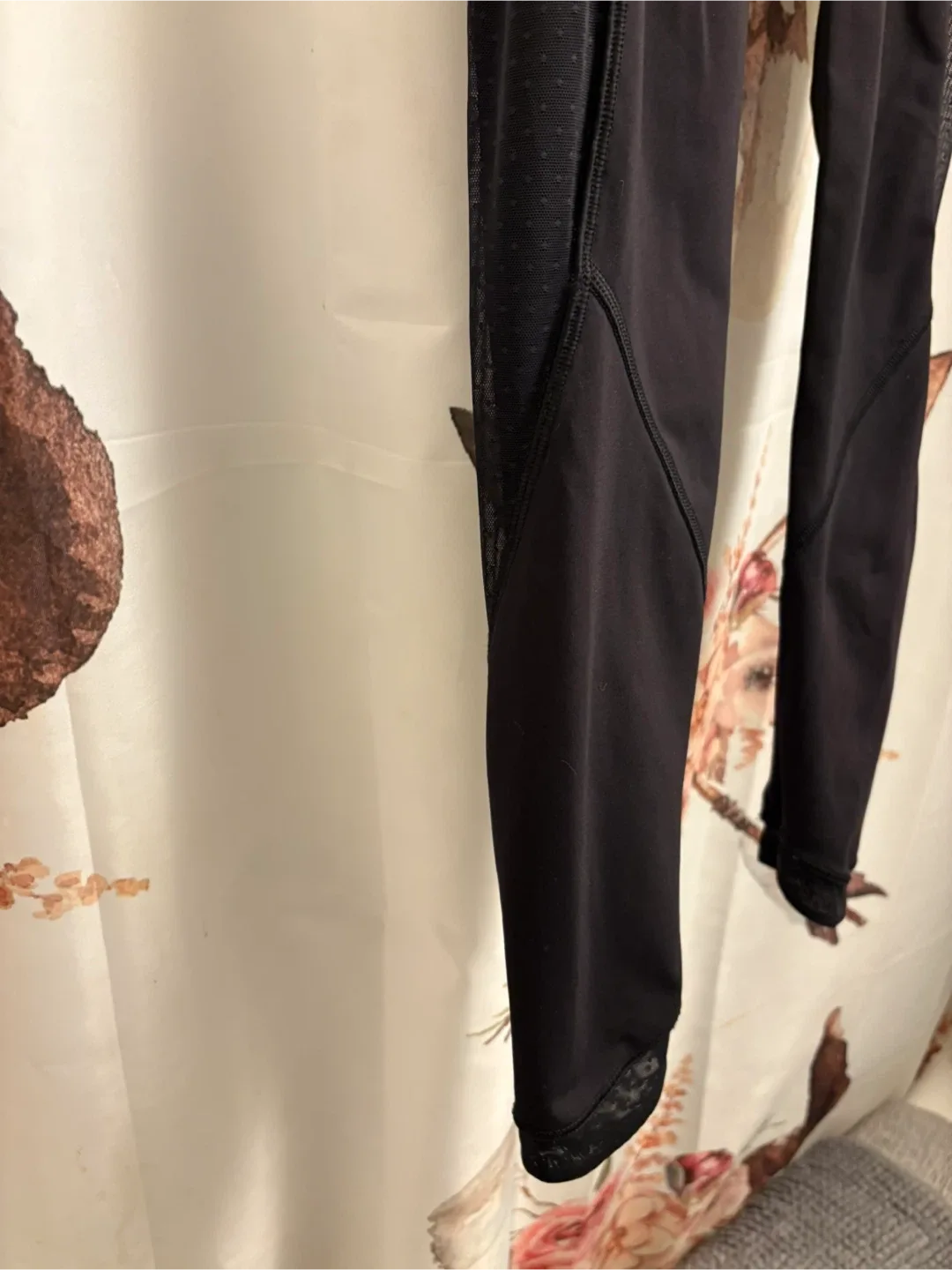 Lululemon Black Leggings - Size 6 image indicator(3)