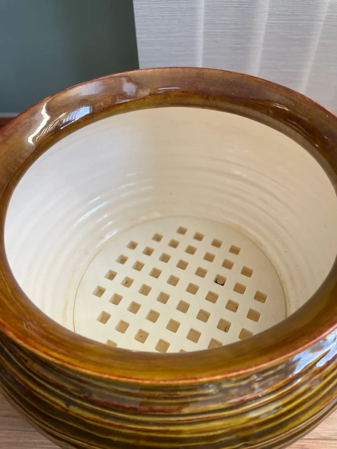 Brown Ceramic Planter Pot image indicator(3)