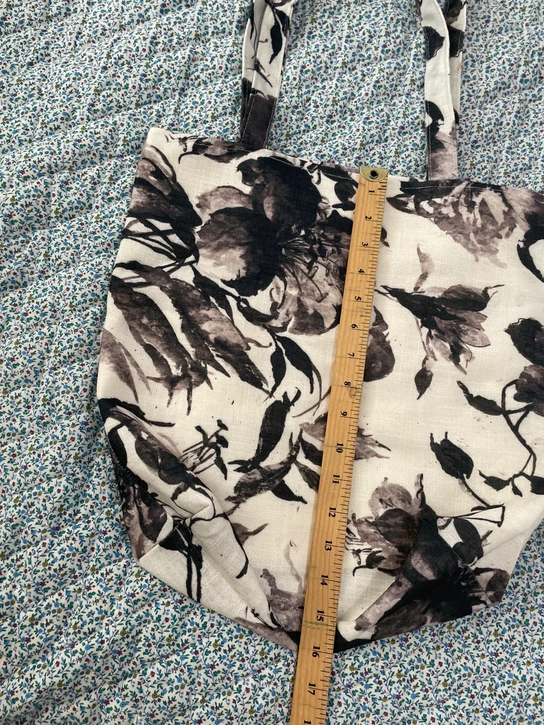 Floral Tote Bag - Black and White image indicator(4)