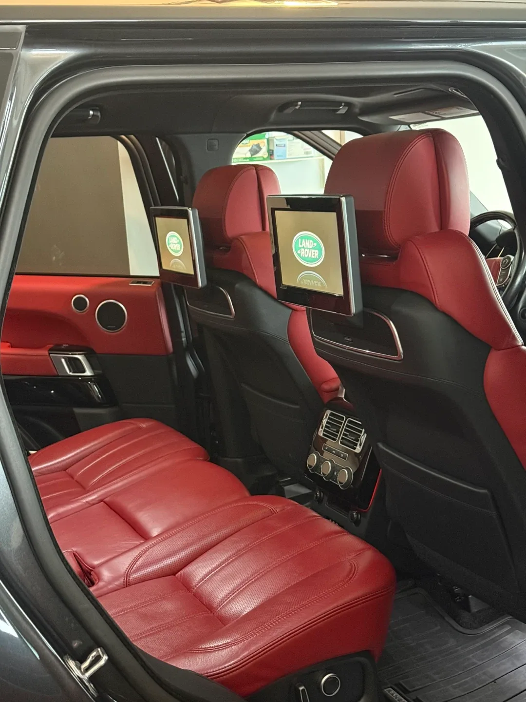 Land Rover Rear Seat Entertainment System image indicator(5)