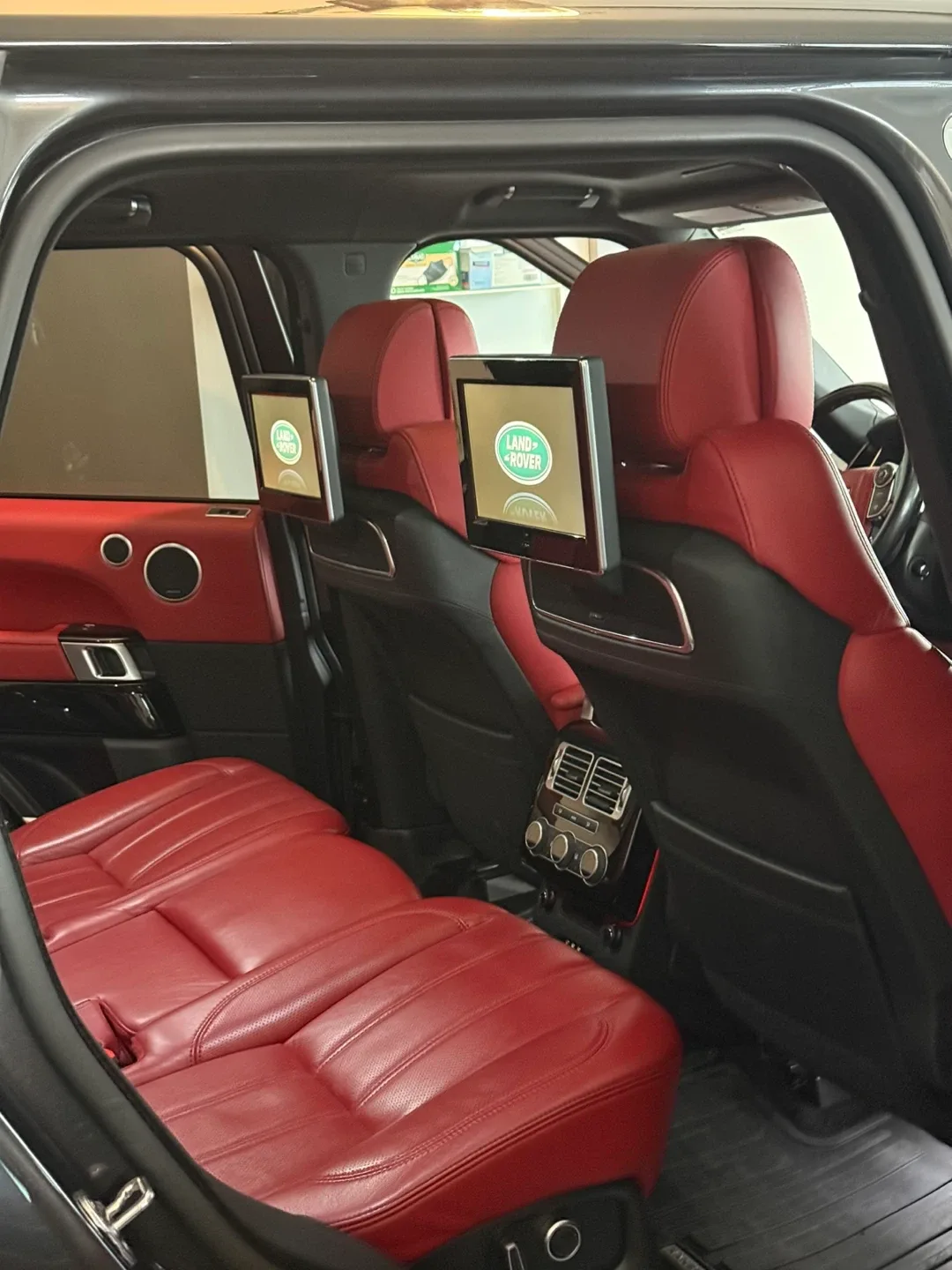 Land Rover Rear Seat Entertainment System image indicator(6)