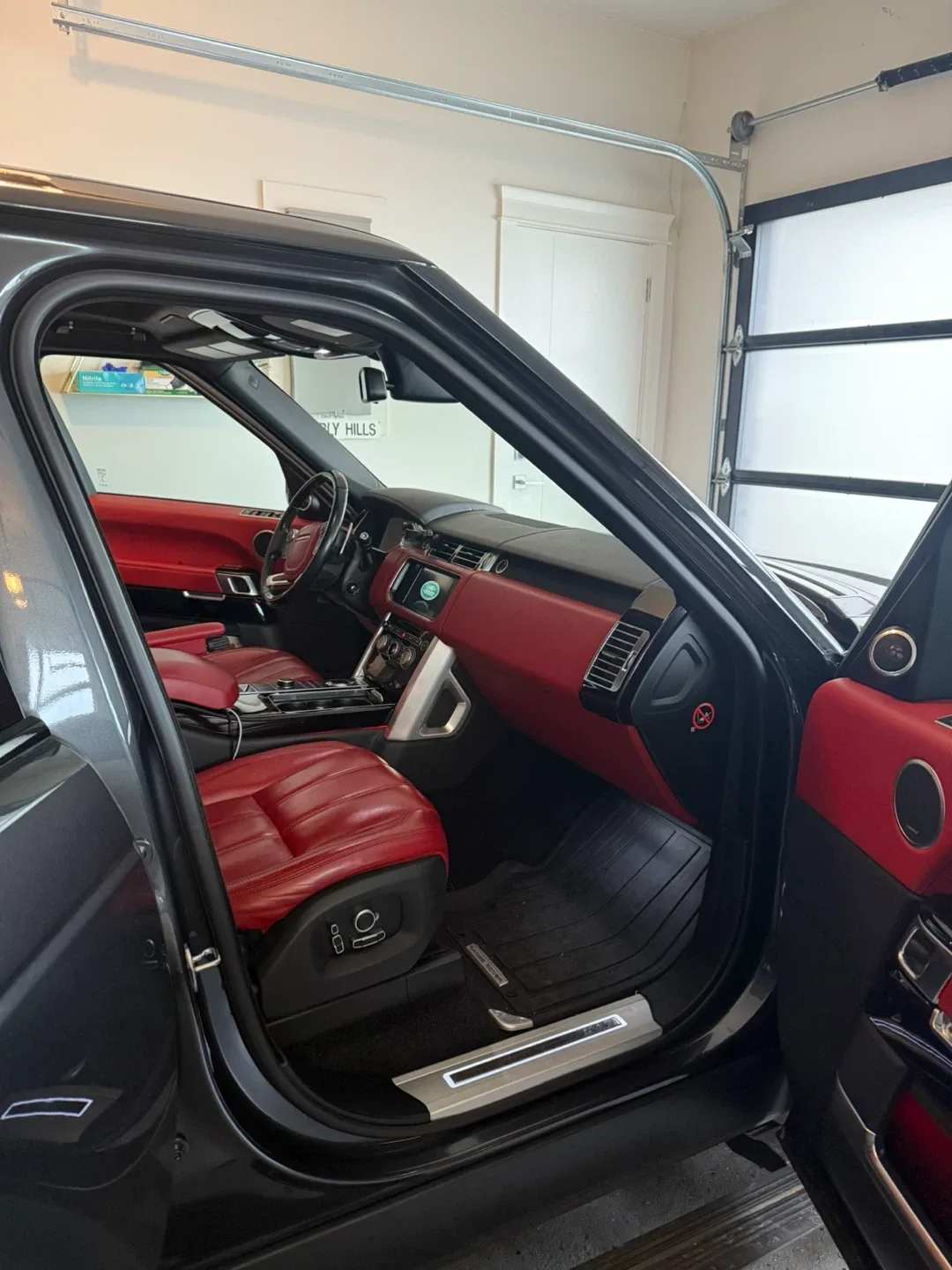 Land Rover Rear Seat Entertainment System image indicator(8)