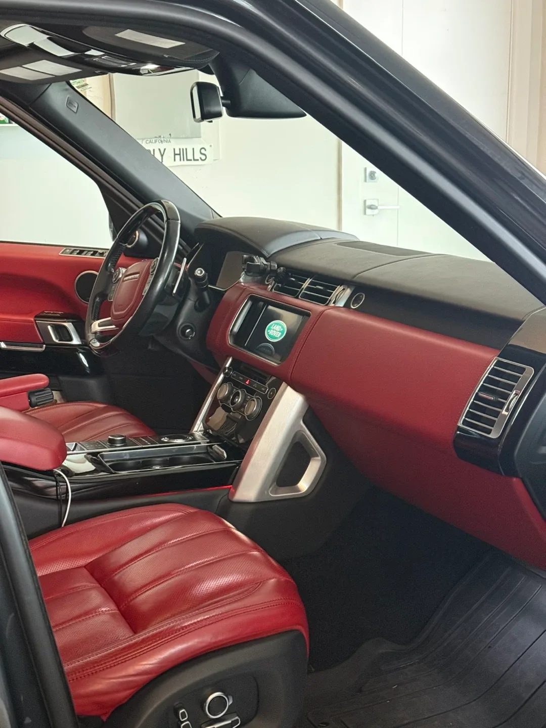 Land Rover Rear Seat Entertainment System image indicator(7)