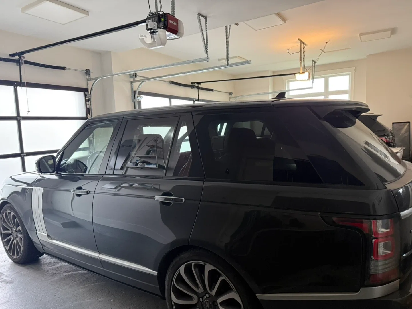 Land Rover Rear Seat Entertainment System image indicator(9)