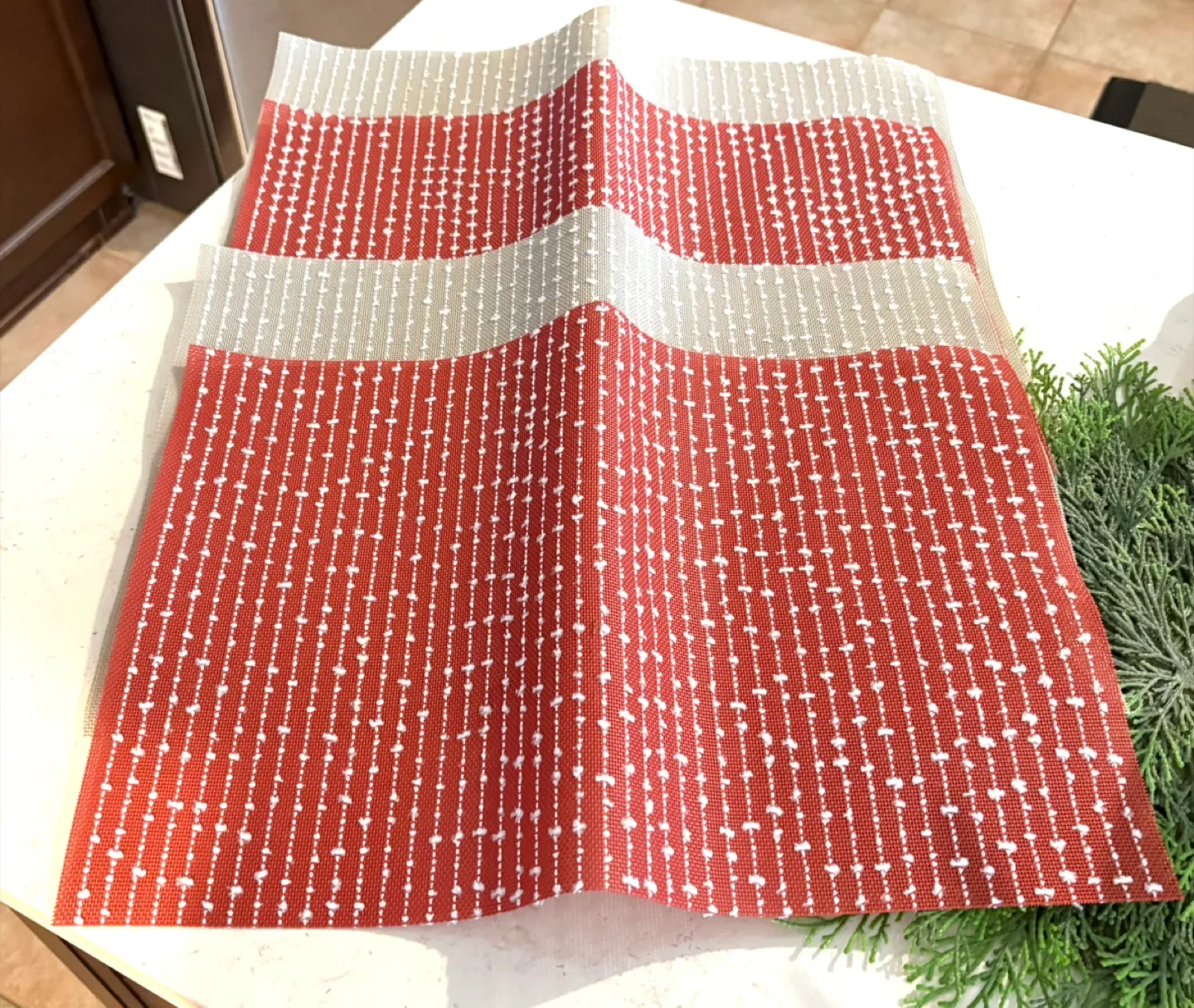 4 Red & White Placemats - New image indicator(3)
