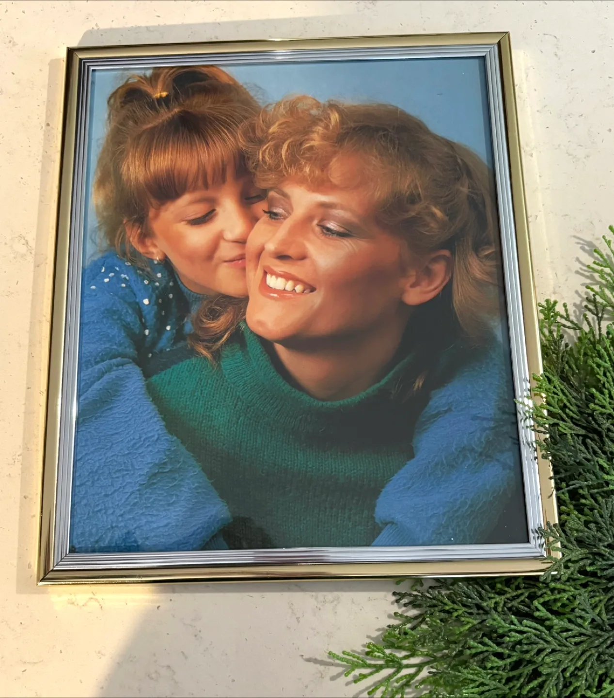 Gold & Silver Picture Frame with Stand image indicator(3)