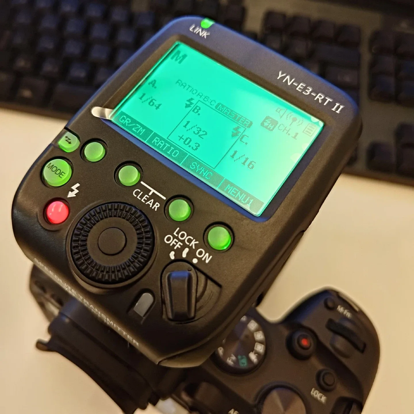 Yongnuo YN-E3-RT II Speedlite Transmitter image indicator(4)