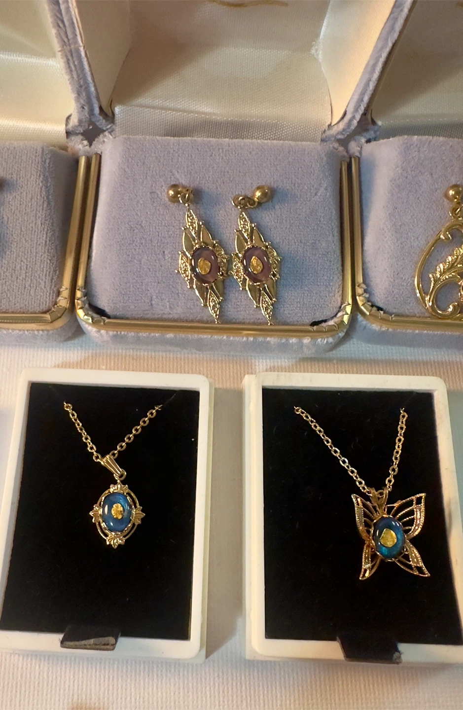Vintage Astor 13 Earrings & 2 Necklaces LOT SALE - NEVER USED - photo 4
