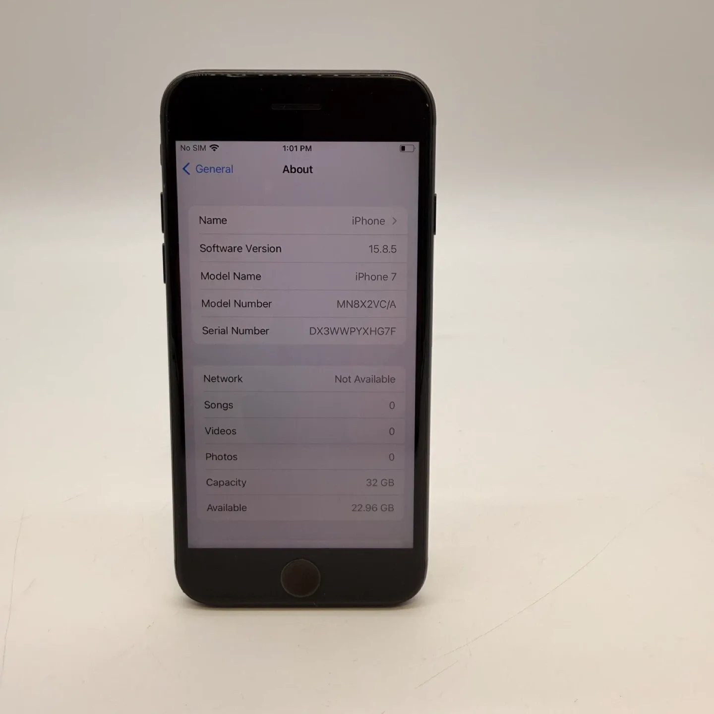 iPhone 7 - 32GB - Black great condition image indicator(2)