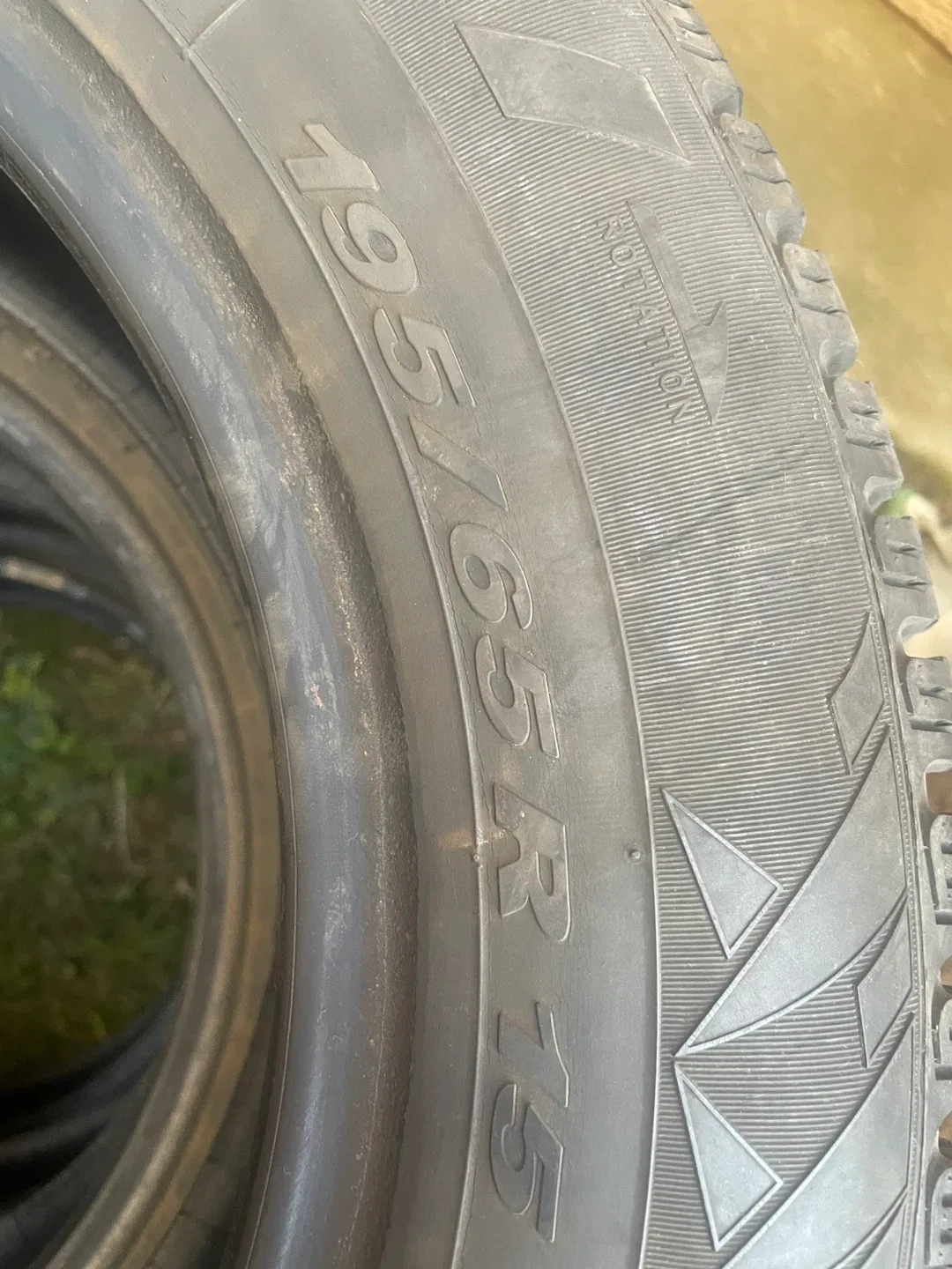 Pirelli Winter Tires - 195/65R15 image indicator(2)