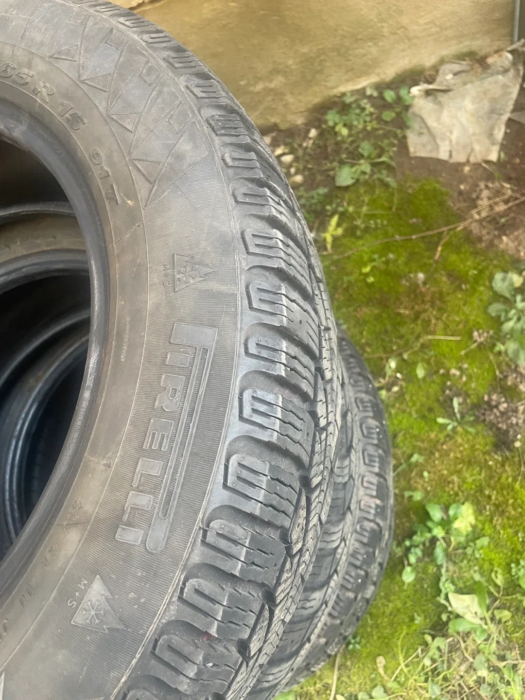 Pirelli Winter Tires - 195/65R15 image indicator(3)