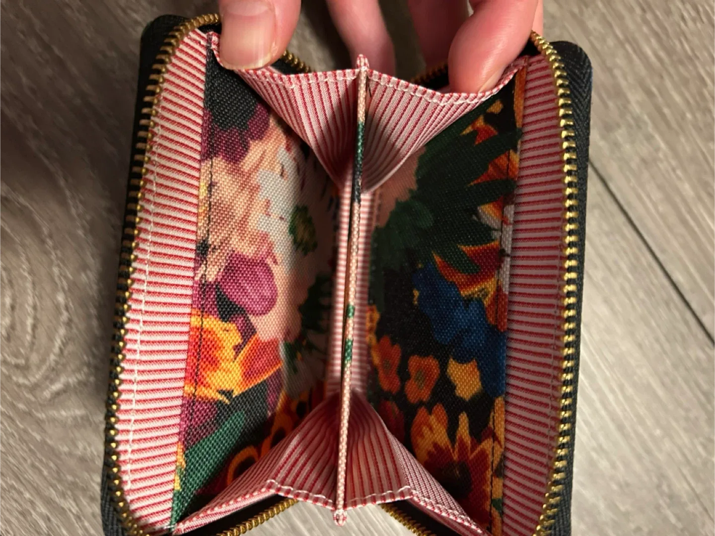 New Herschel Floral Print compact Wallet image indicator(4)