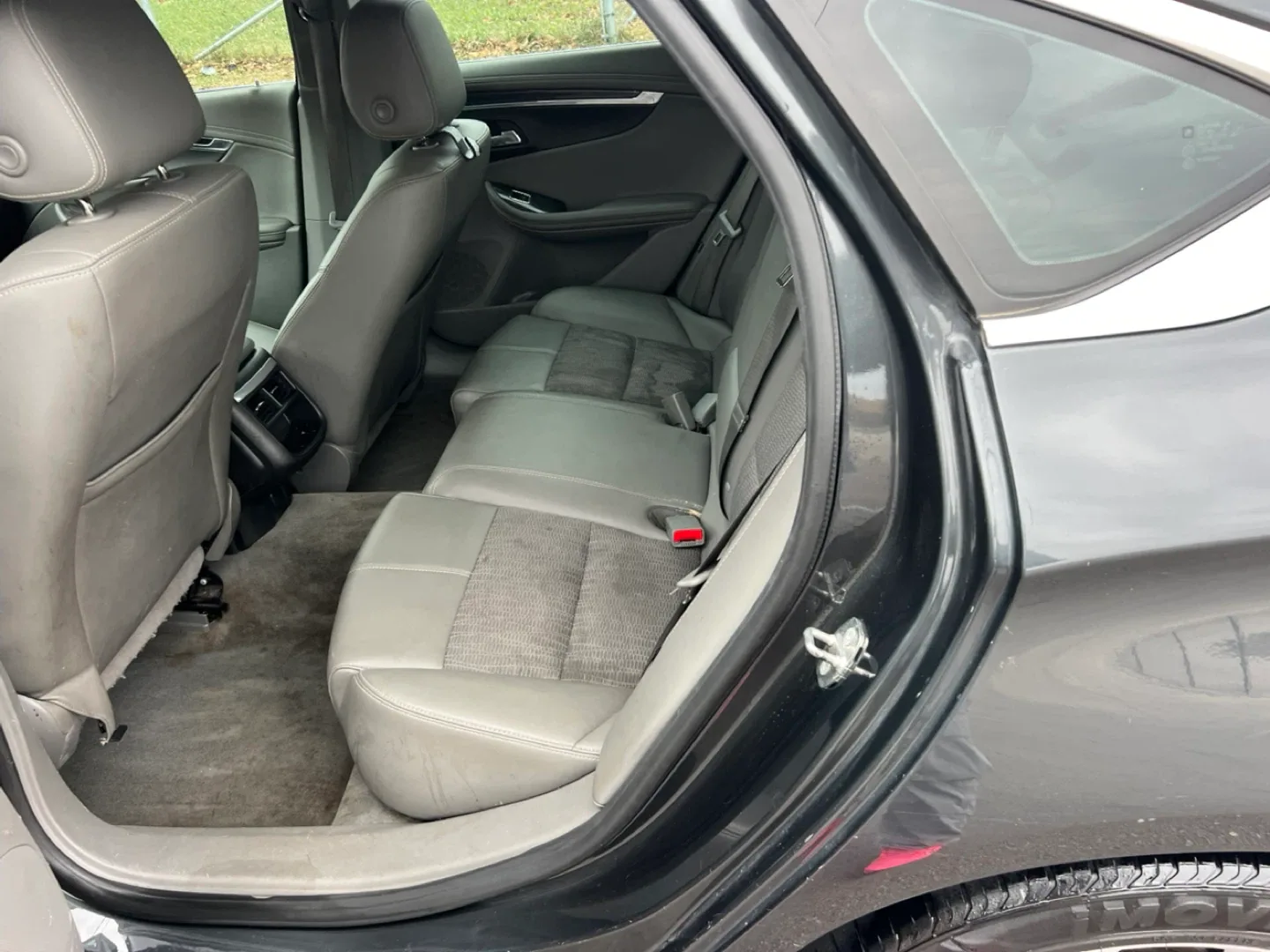 Chevrolet Impala Sedan - Gray image indicator(6)