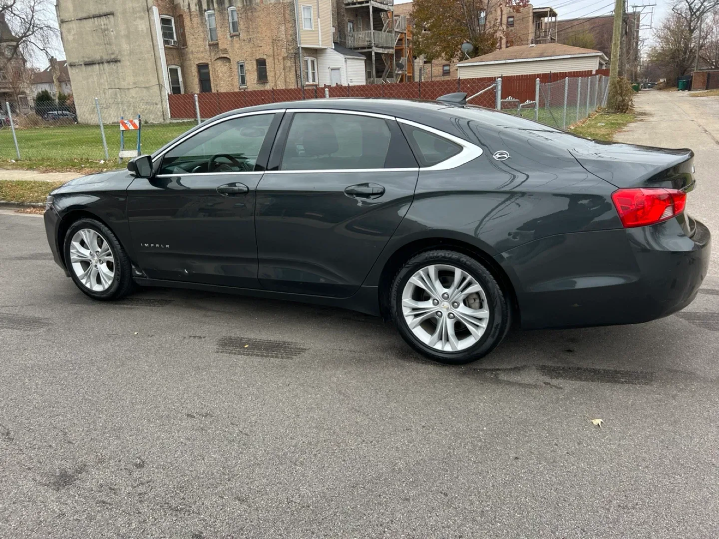 Chevrolet Impala Sedan - Gray image indicator(2)